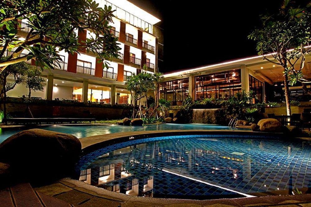 Aston Bojonegoro City Hotel Eksteriør billede