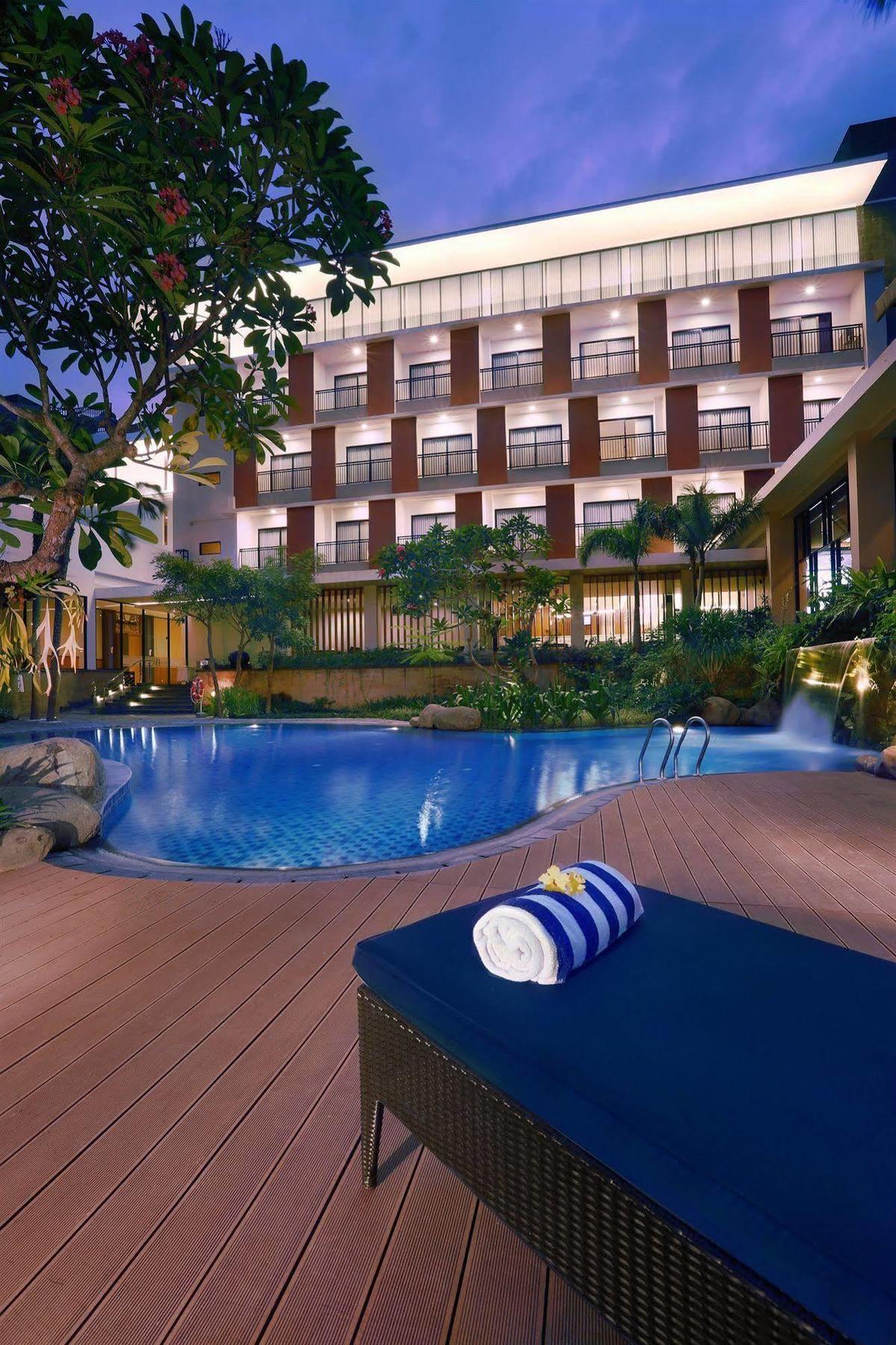 Aston Bojonegoro City Hotel Eksteriør billede