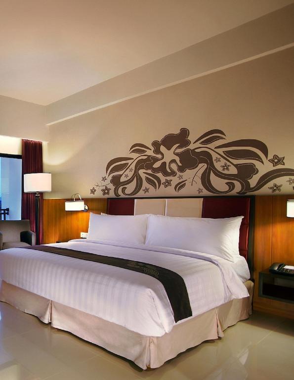 Aston Bojonegoro City Hotel Eksteriør billede